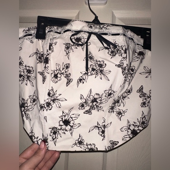 NWT PacSun Beverly and Beck White and Black Floral sleeveless corset crop top M - Picture 7 of 10